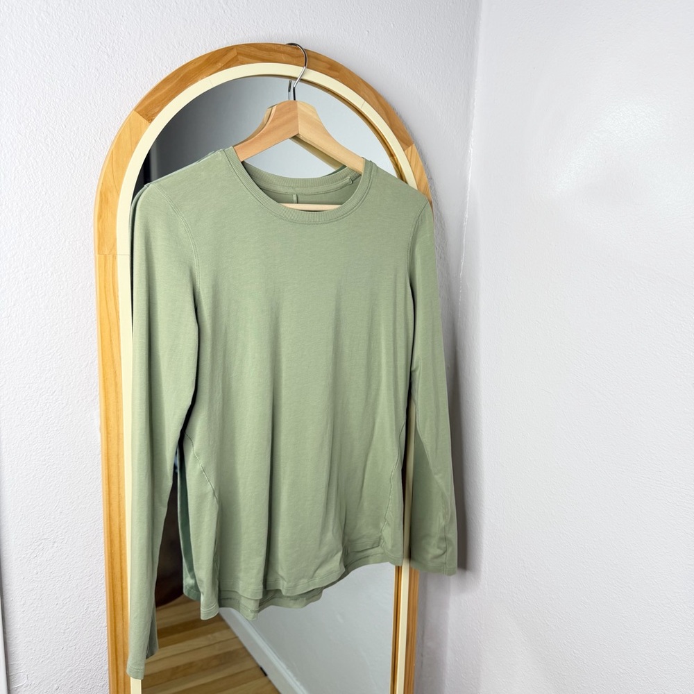 Lululemon light green long sleeve crewneck lightweight tee shirt